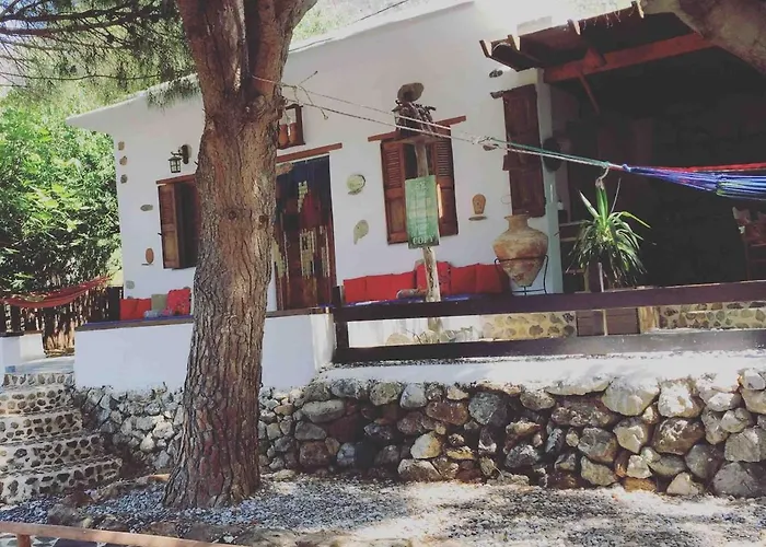 The Hispaniola * Kálymnos